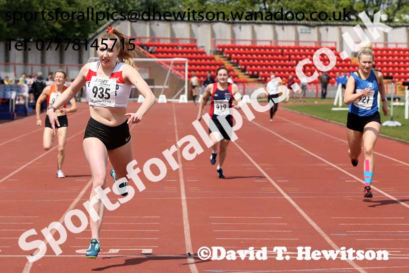 Womens senior 200 metres, North Eastern Champs, Gateshead Stadium. Photo: David T. Hewitson/Sports for All Pics